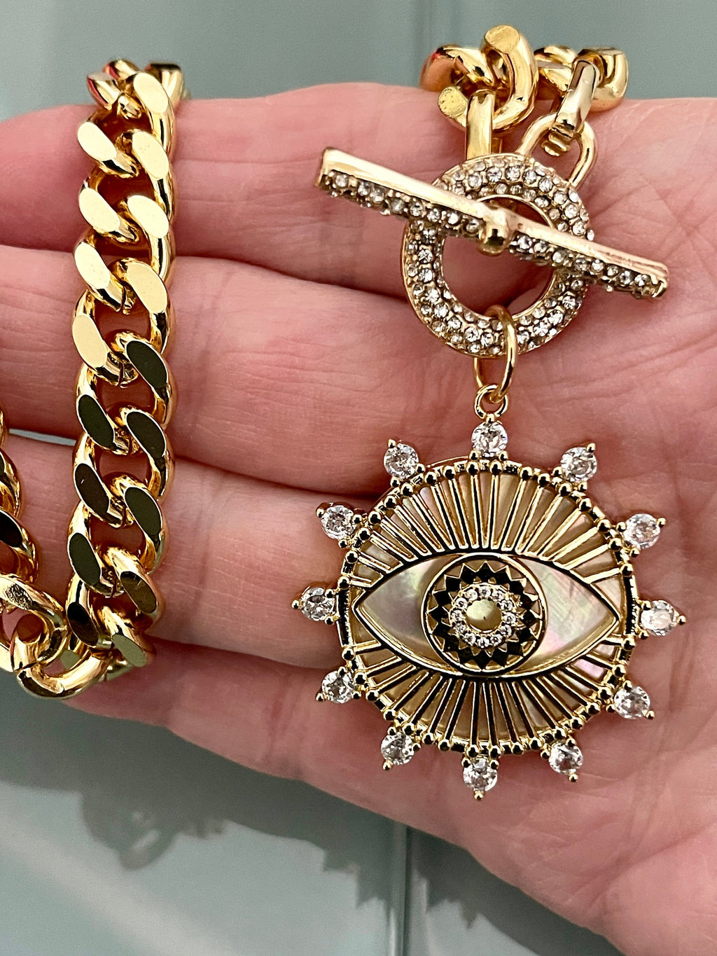 Elegant Gold Chunky Necklace with Evil Eye Charm - Toggle Clasp - Stylish Gift for Fashionistas
